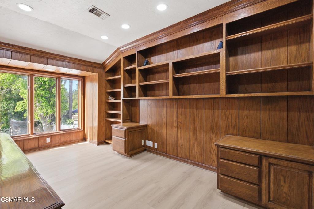 Woodland Hills, California, 91367, United States, 7 Bedrooms Bedrooms, ,6 BathroomsBathrooms,Residential,Active,2041561