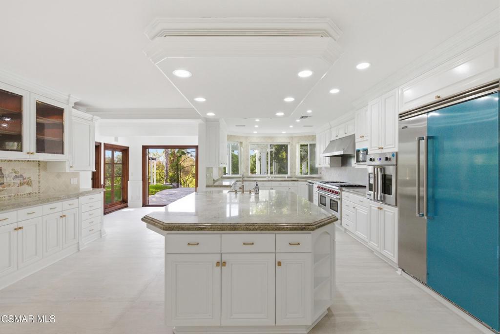 Woodland Hills, California, 91367, United States, 7 Bedrooms Bedrooms, ,6 BathroomsBathrooms,Residential,Active,2041561