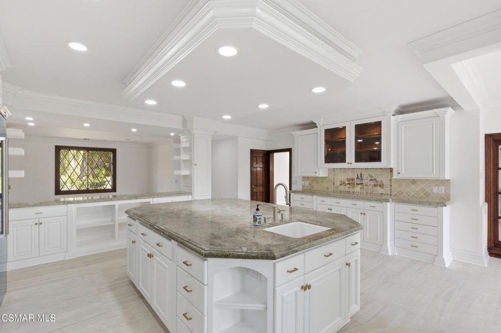 Woodland Hills, California, 91367, United States, 7 Bedrooms Bedrooms, ,6 BathroomsBathrooms,Residential,Active,2041561