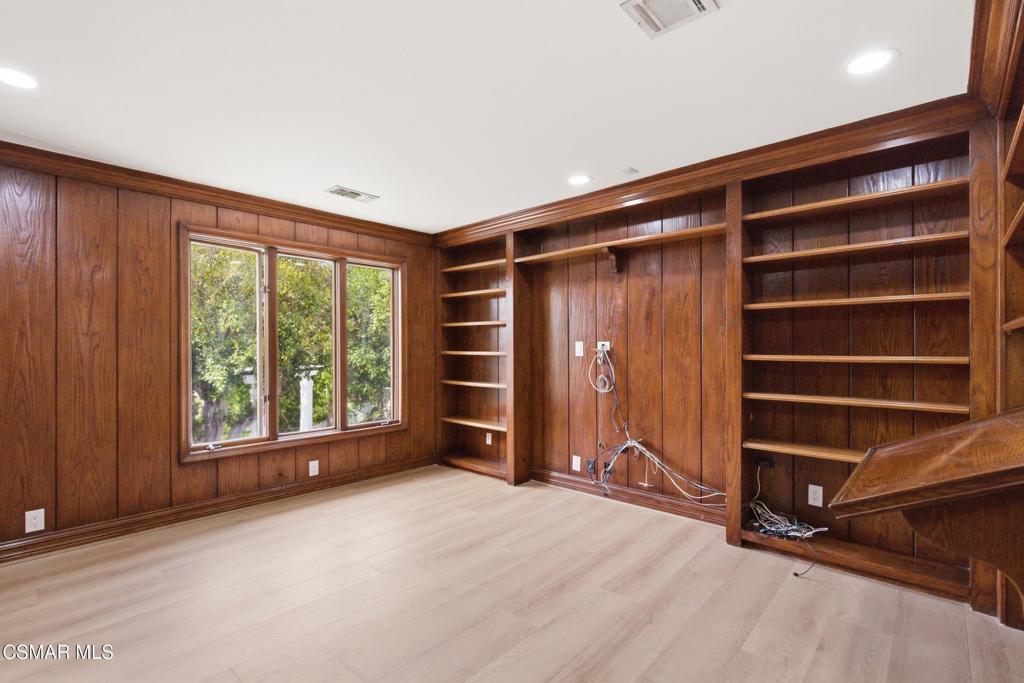 Woodland Hills, California, 91367, United States, 7 Bedrooms Bedrooms, ,6 BathroomsBathrooms,Residential,Active,2041561