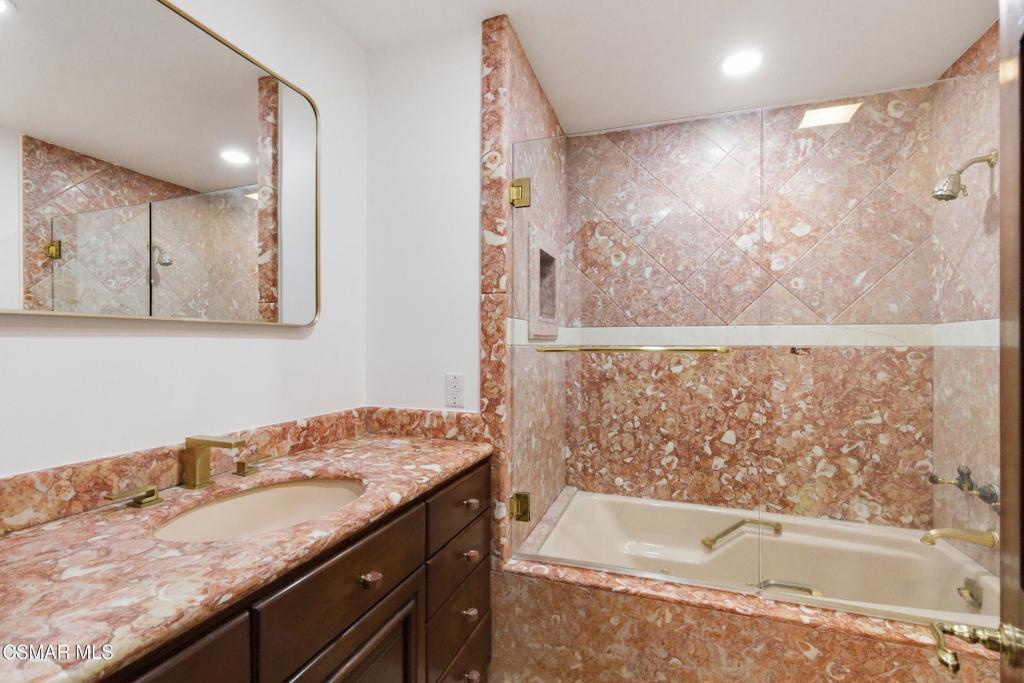 Woodland Hills, California, 91367, United States, 7 Bedrooms Bedrooms, ,6 BathroomsBathrooms,Residential,Active,2041561