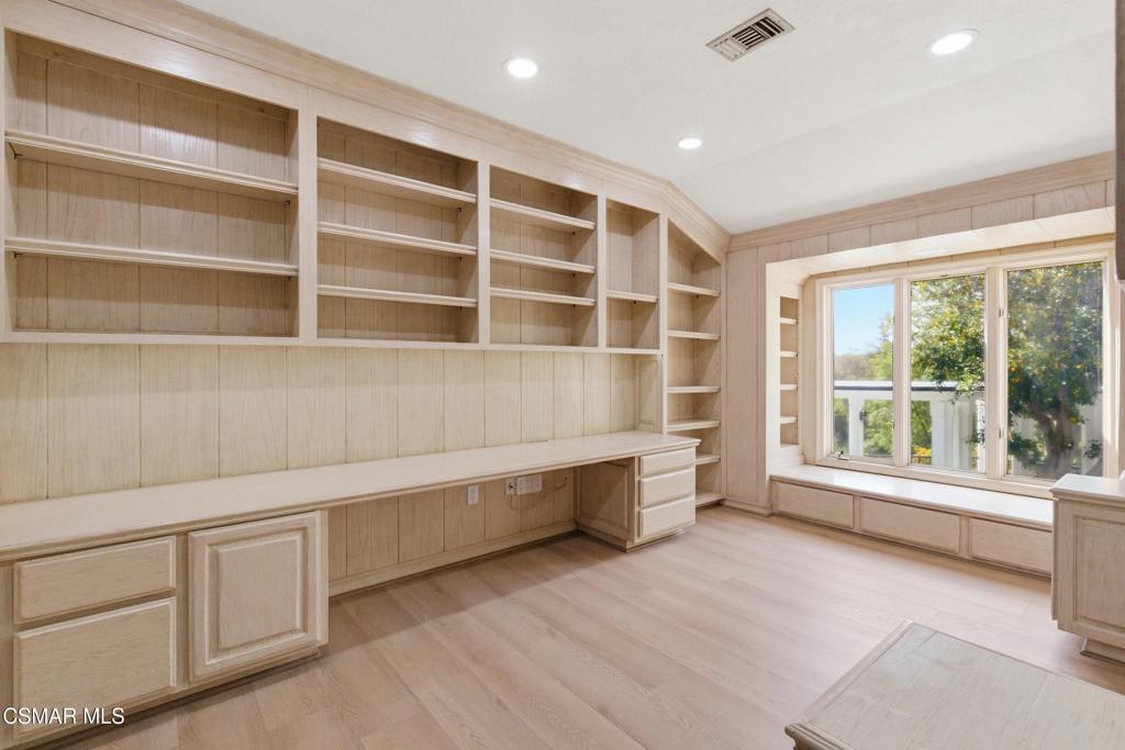 Woodland Hills, California, 91367, United States, 7 Bedrooms Bedrooms, ,6 BathroomsBathrooms,Residential,Active,2041561
