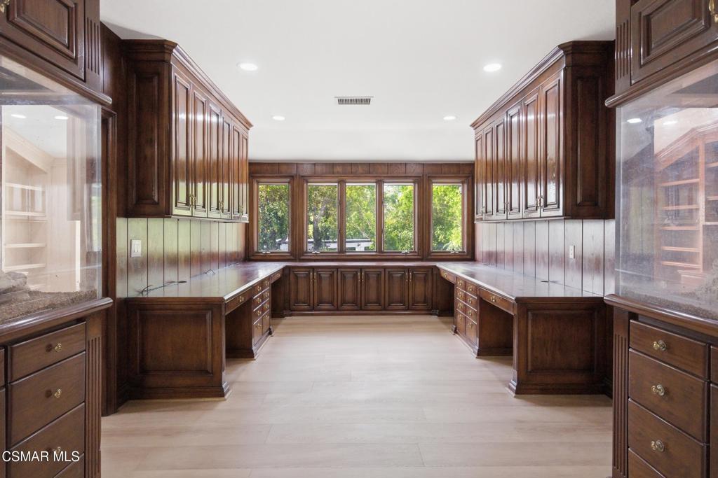 Woodland Hills, California, 91367, United States, 7 Bedrooms Bedrooms, ,6 BathroomsBathrooms,Residential,Active,2041561
