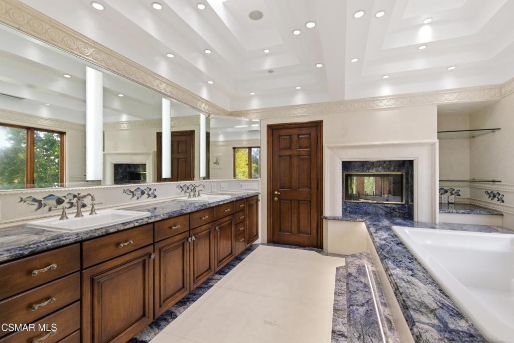 Woodland Hills, California, 91367, United States, 7 Bedrooms Bedrooms, ,6 BathroomsBathrooms,Residential,Active,2041561