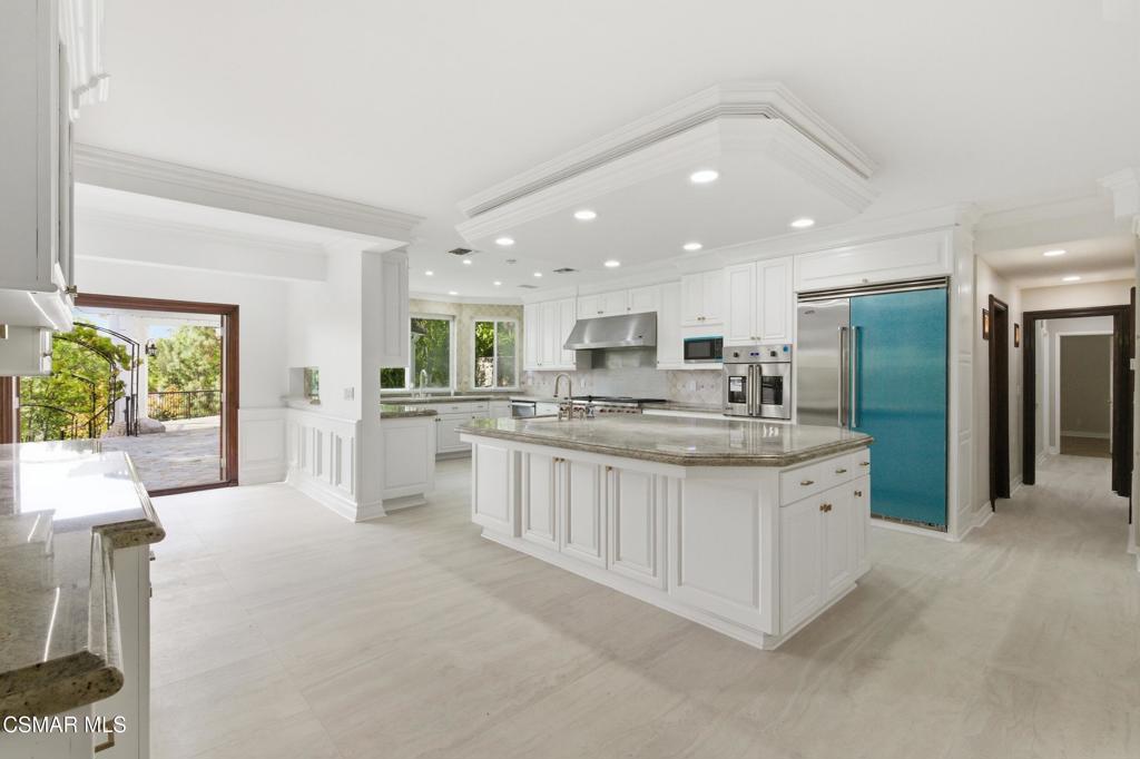 Woodland Hills, California, 91367, United States, 7 Bedrooms Bedrooms, ,6 BathroomsBathrooms,Residential,Active,2041561