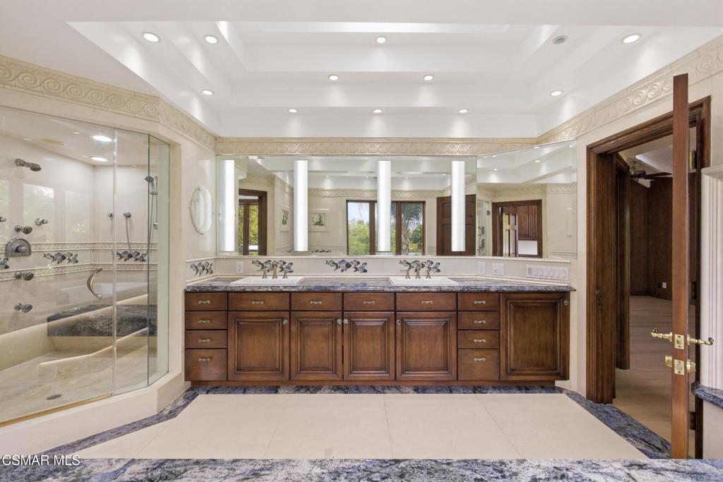Woodland Hills, California, 91367, United States, 7 Bedrooms Bedrooms, ,6 BathroomsBathrooms,Residential,Active,2041561