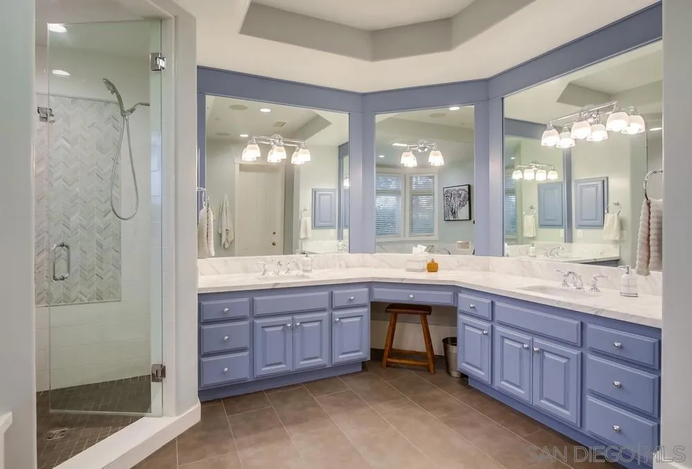 Poway, California 92064, United States, 4 Bedrooms Bedrooms, ,5 BathroomsBathrooms,Residential,Active,177430