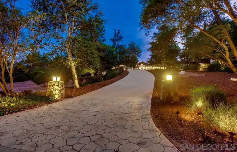 Poway, California 92064, United States, 4 Bedrooms Bedrooms, ,5 BathroomsBathrooms,Residential,Active,177430