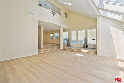 Photo of 5131 Campo Road, Woodland Hills, CA 91364 (MLS # 25620419)