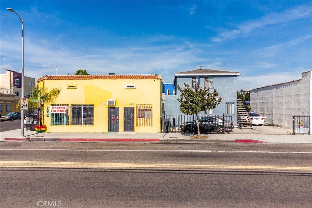 1425 W Jefferson Blvd, Los Angeles, CA 90007