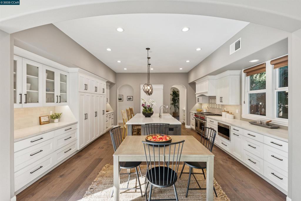 BARRINGTON WOODS - Residential