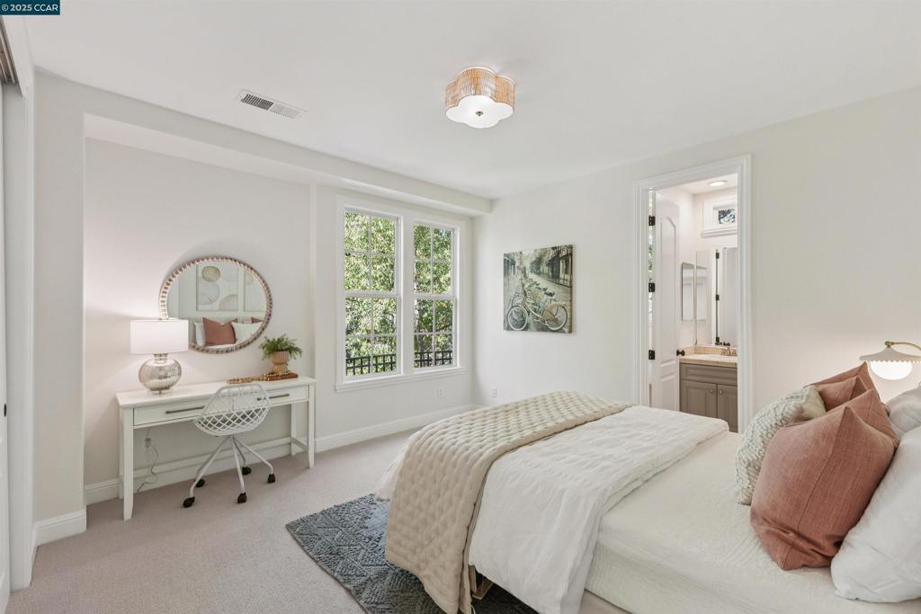 BARRINGTON WOODS - Residential