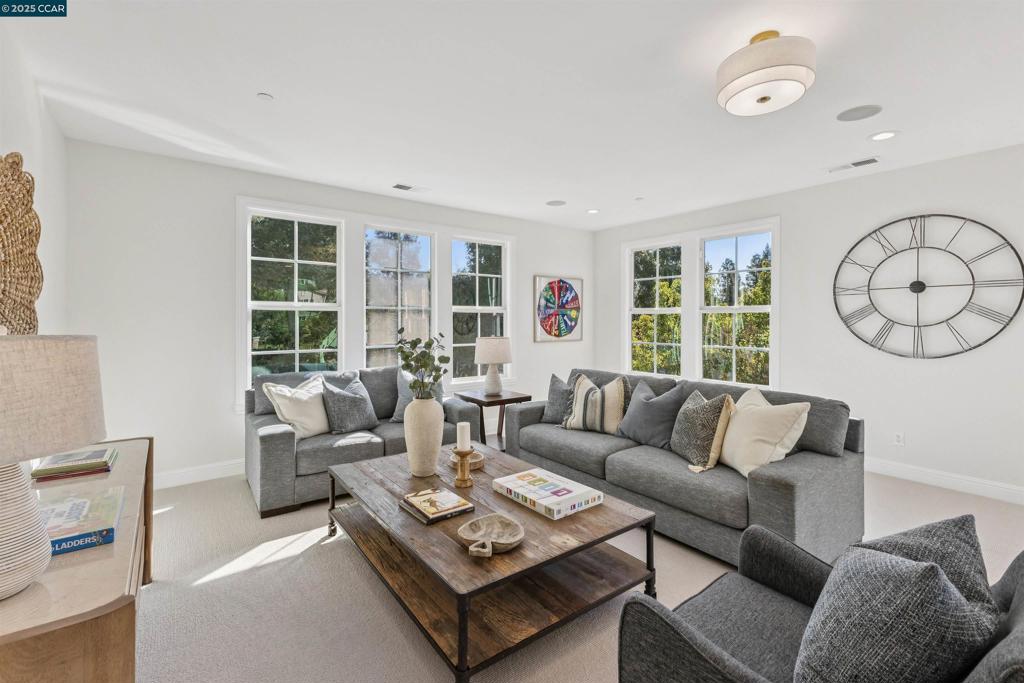 BARRINGTON WOODS - Residential
