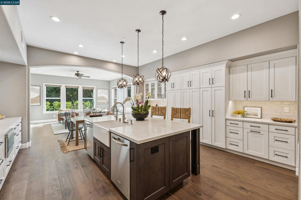 BARRINGTON WOODS - Residential