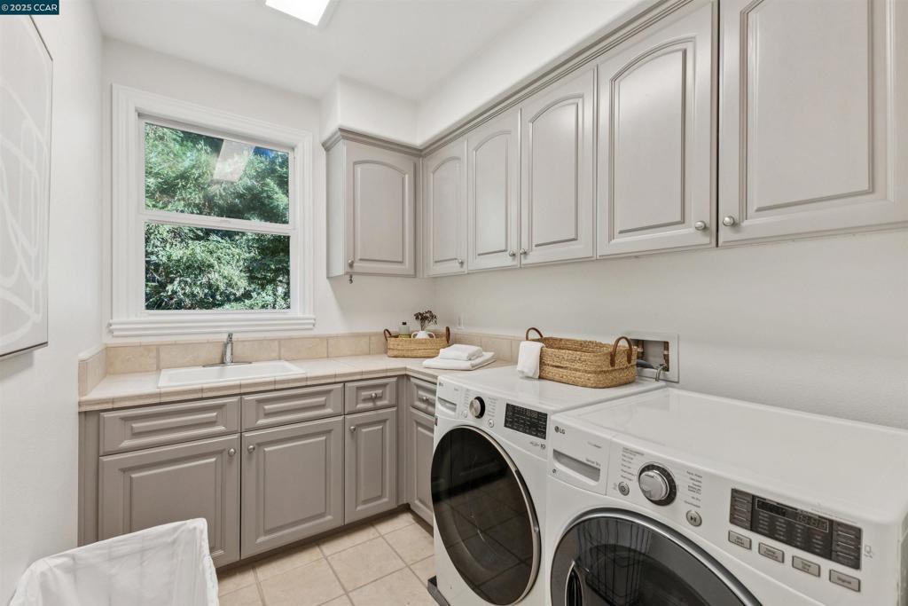 BARRINGTON WOODS - Residential