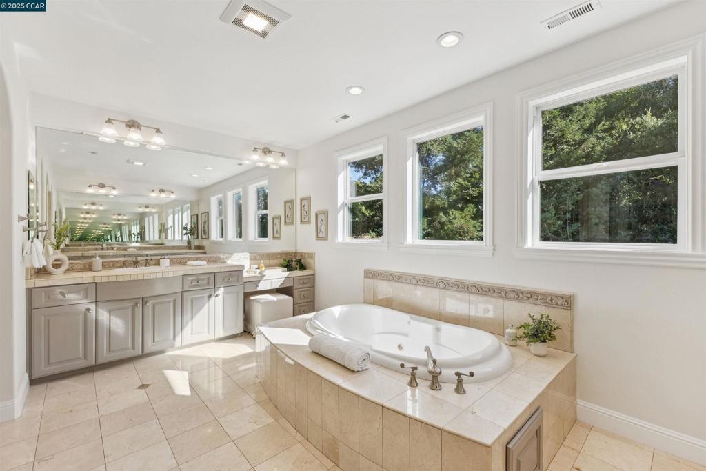 BARRINGTON WOODS - Residential