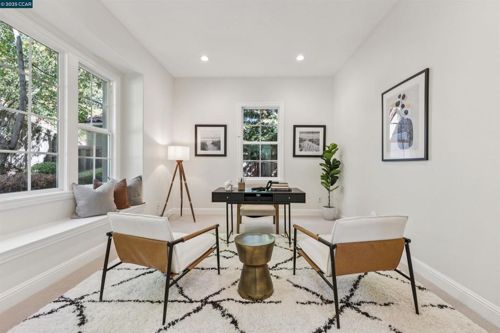 BARRINGTON WOODS - Residential