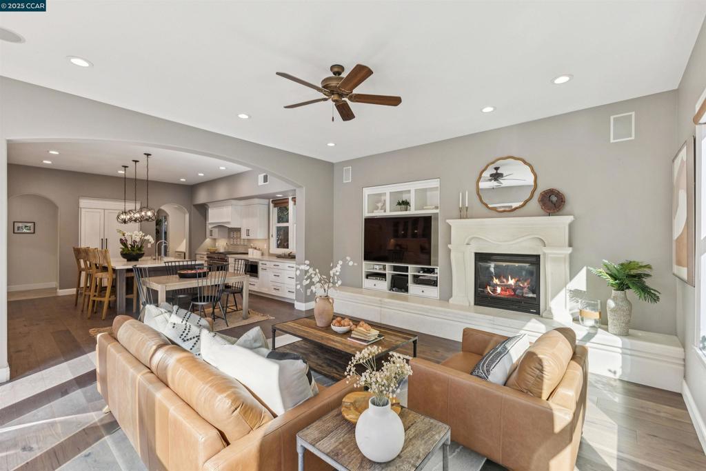 BARRINGTON WOODS - Residential