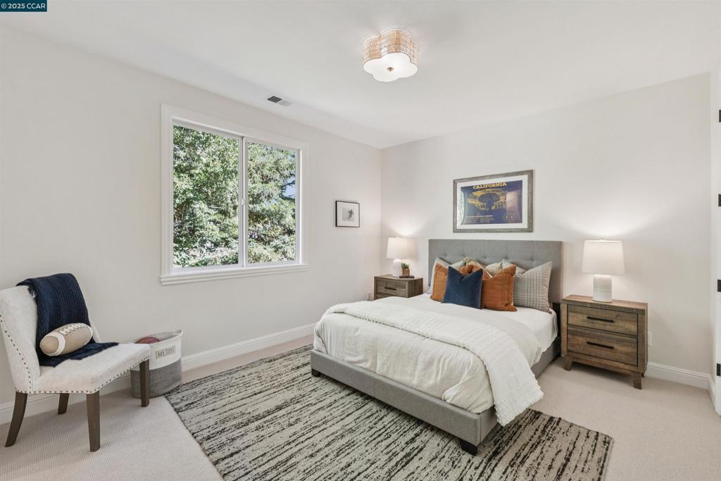 BARRINGTON WOODS - Residential