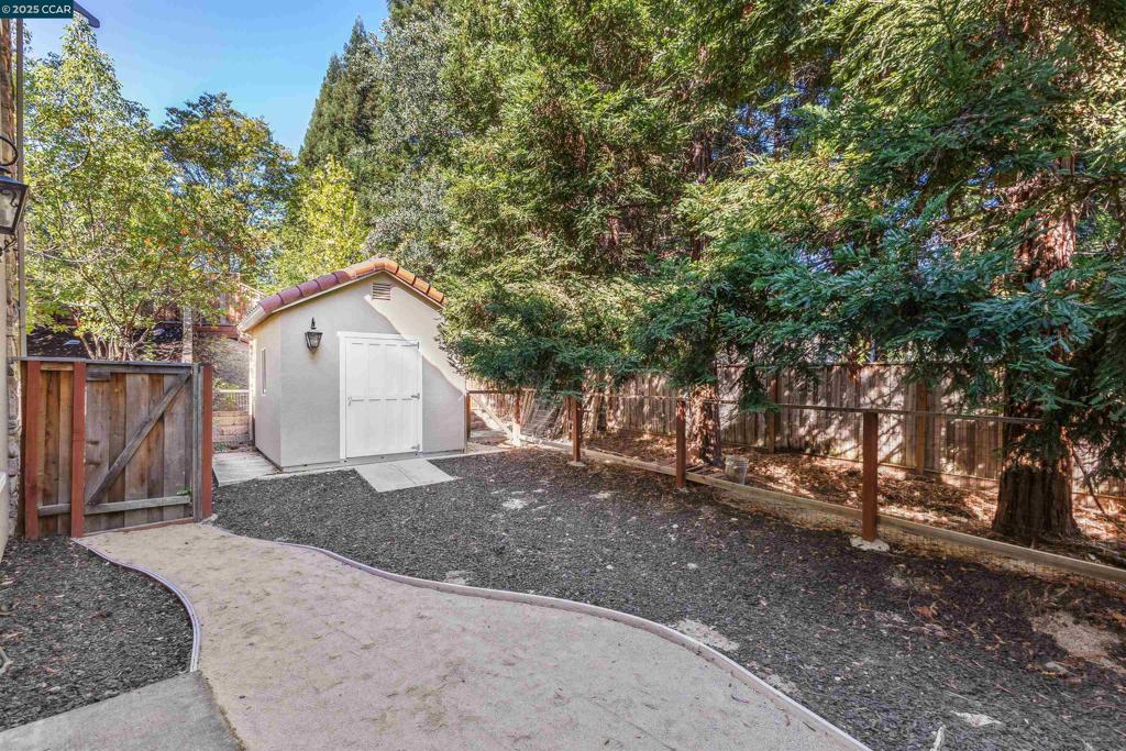 BARRINGTON WOODS - Residential