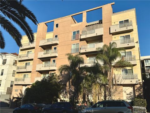 Photo of 980 S Oxford Ave #304, Los Angeles, CA 90006 (MLS # SR26008660)