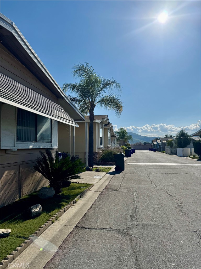 17333 Valley Boulevard 81