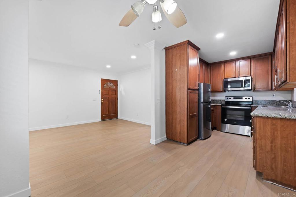 855 E Lexington Ave 4