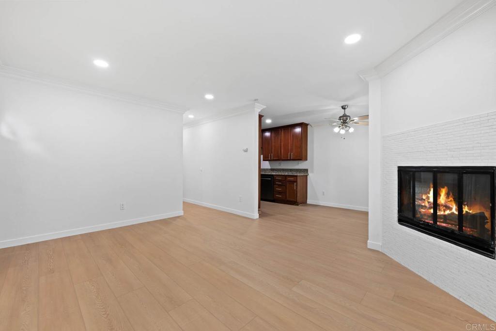 855 E Lexington Ave 4