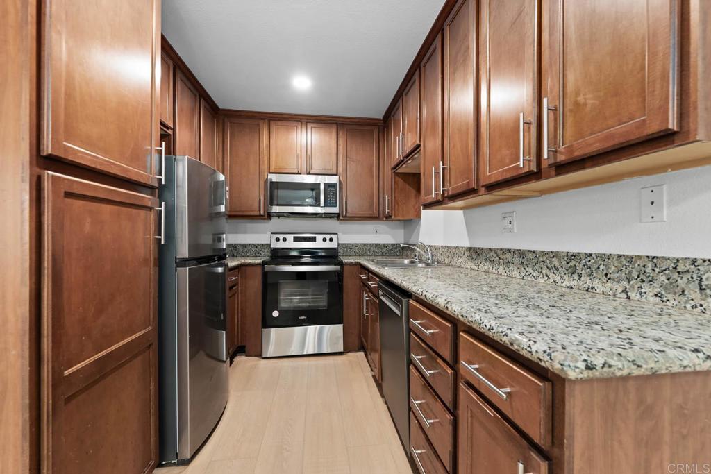 855 E Lexington Ave 4