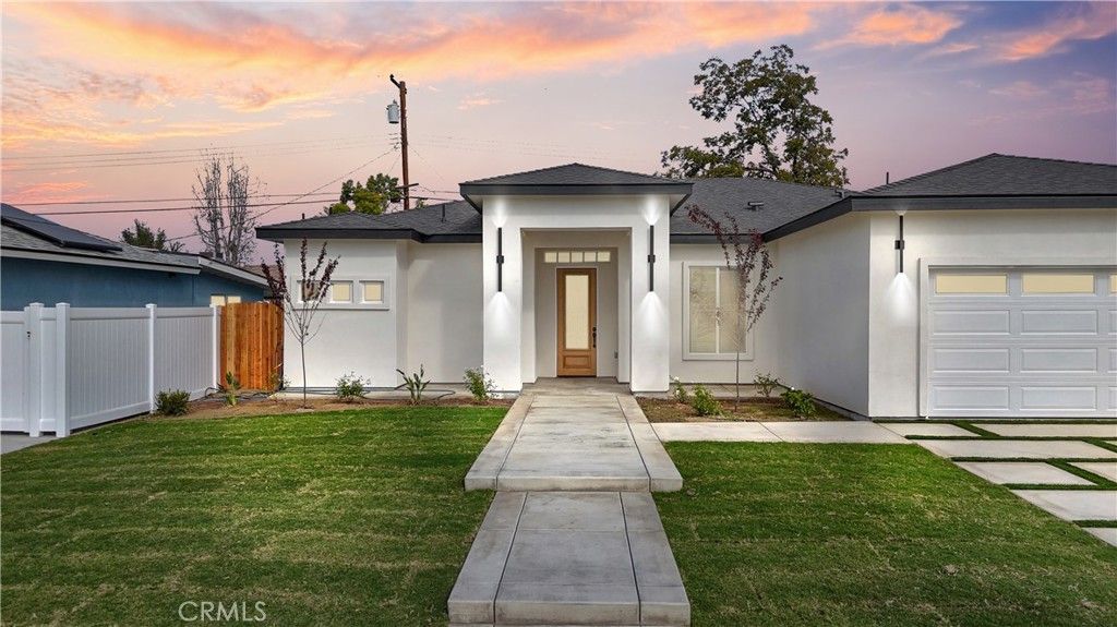 Photo of 3714 Brave Avenue, Bakersfield, CA 93304 (MLS # SR26058831)