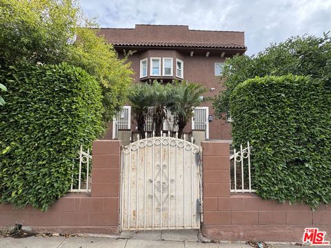 Photo of 2006 S Harcourt Avenue, Los Angeles, CA 90016 (MLS # 25594625)