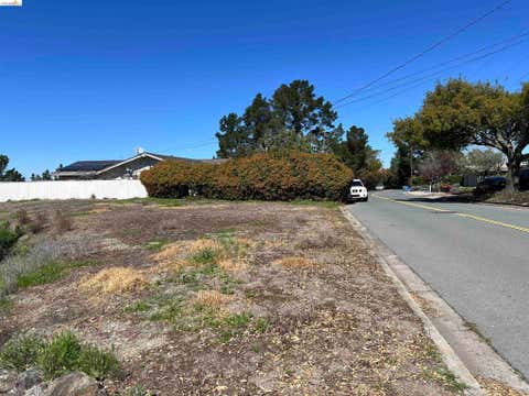 Photo of 82 Zander Dr Dr, Orinda, CA 94563 (MLS # 41141391)