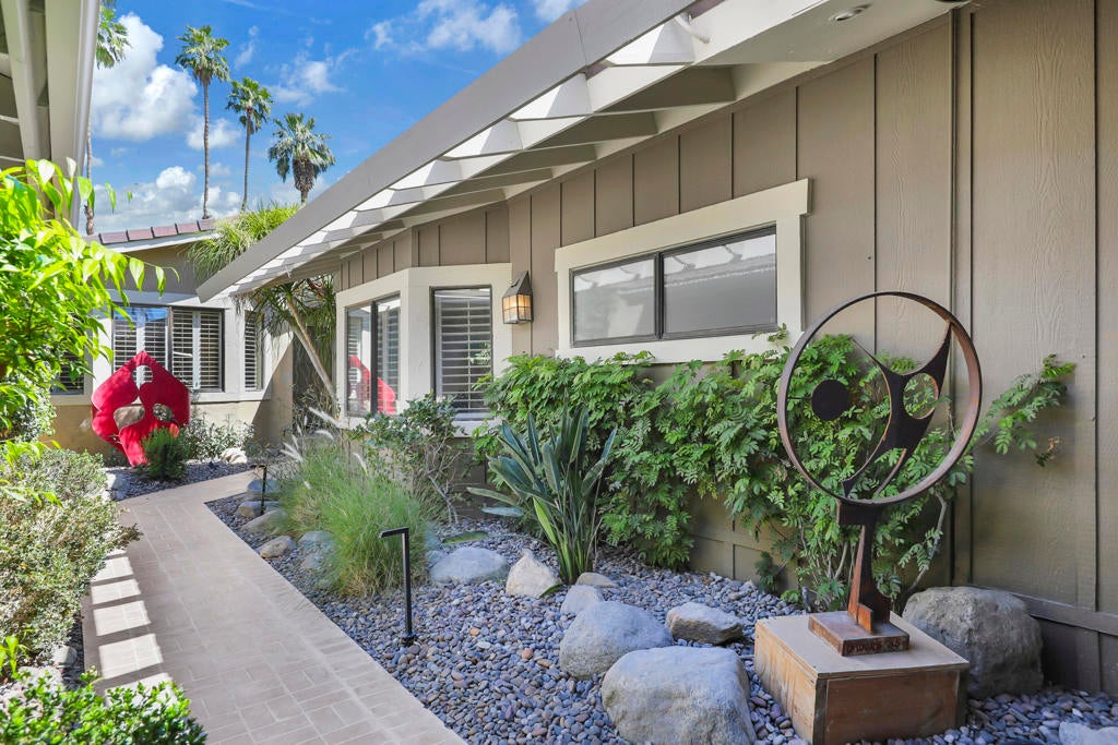 352 Red River Road
