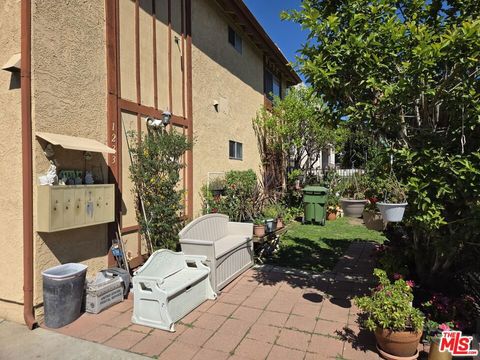 Photo of 1233 Tamarind Avenue #3, Los Angeles, CA 90038 (MLS # 26666409)