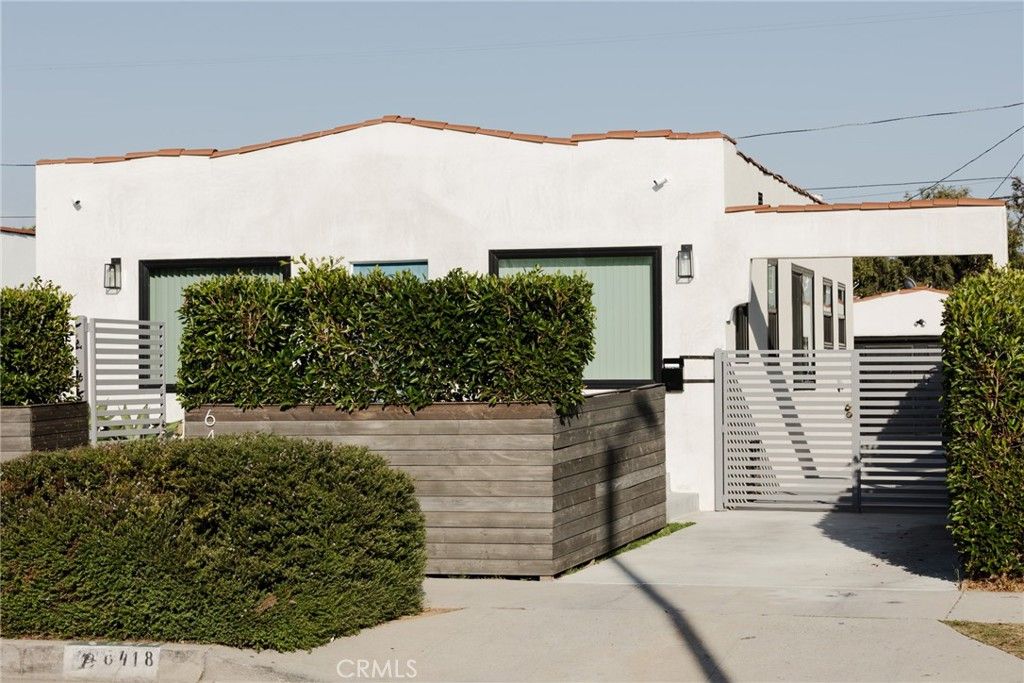 Photo of 6418 3rd Avenue, Los Angeles, CA 90043 (MLS # DW25266116)