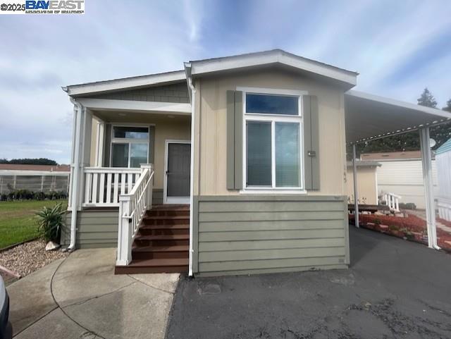 Newer manufactured home ready for move in located in Hayward Mobile County Club (adult community). This lovely home features: 2 bedrooms and den area; 2 full baths; kitchen with stainless steal appliances and granite countertops; primary suite with private bath and walk in closet; laminate flooring in living room, dining room, and hall; crown molding throughout; indoor laundry room with washer and dryer included; custom shed; quite cul-de-sac location over looking green belt. Fireplaces: NO