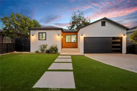 14328 Emelita Street, Sherman Oaks, CA 91401 - MLS#: SR26036674