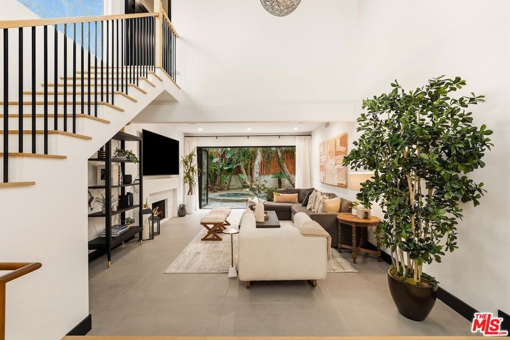 Photo of 4034 Denny Avenue, Studio City, CA 91604 (MLS # 26636773)