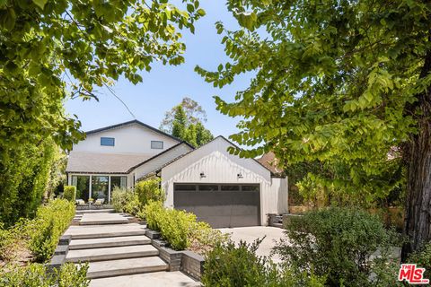 Photo of 4034 Denny Avenue, Studio City, CA 91604 (MLS # 26636773)