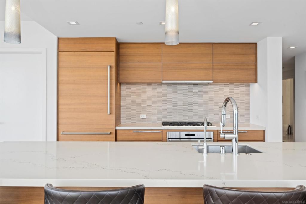 888 W E ST 1302
