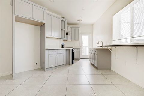 Photo of 14328 Gilmore St #5, Van Nuys, CA 91401 (MLS # GD26045743)