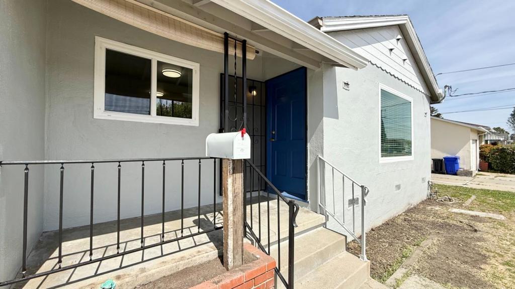 1367 Hubbard Avenue