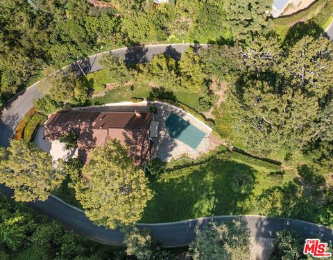 1116 Calle Vista Drive Beverly Hills CA 90210