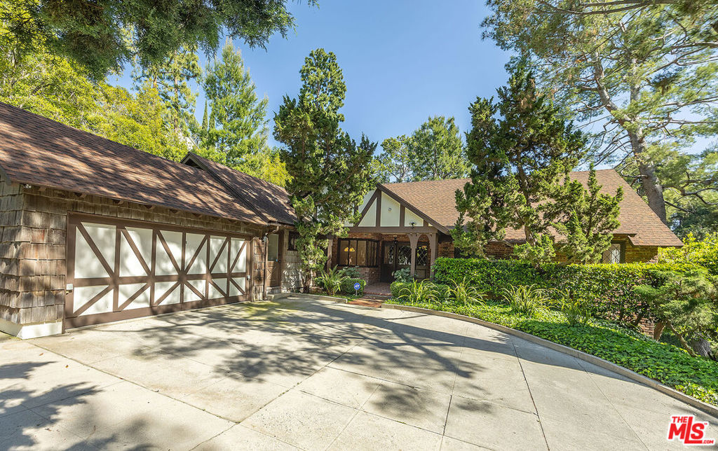 1116 Calle Vista Drive