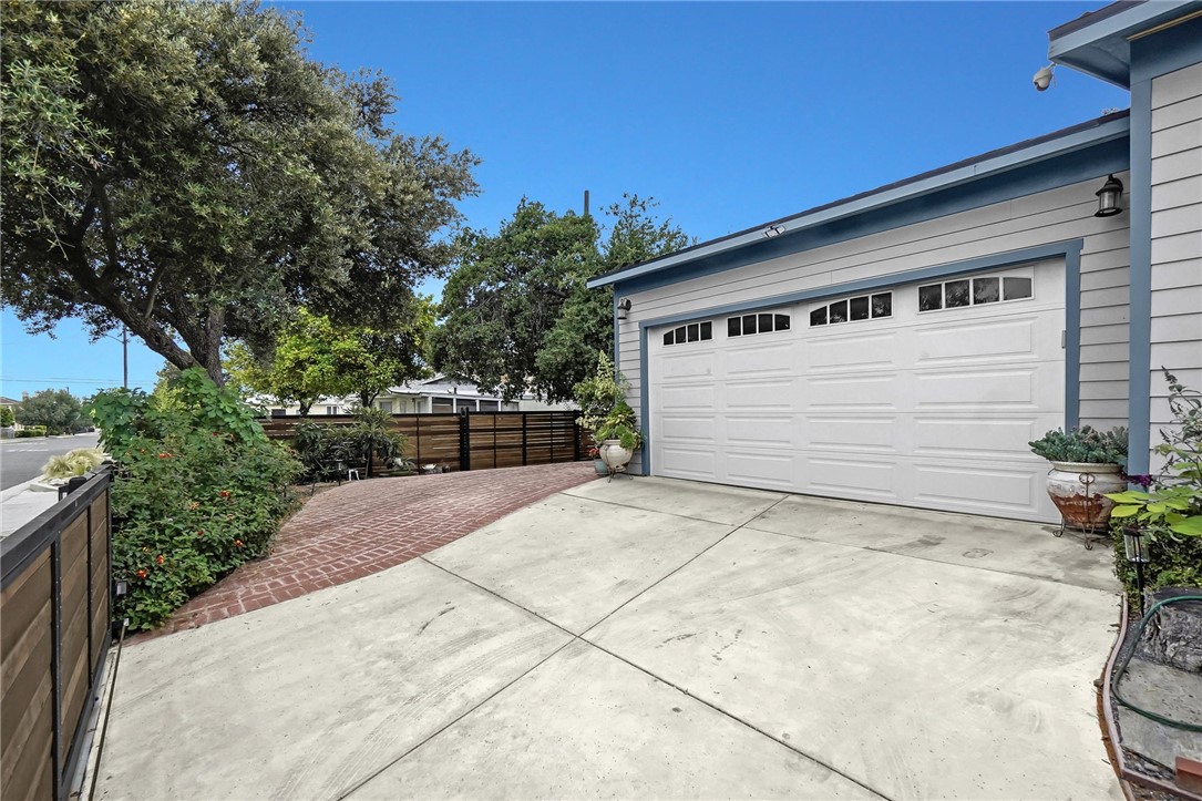 424 E Angeleno Avenue