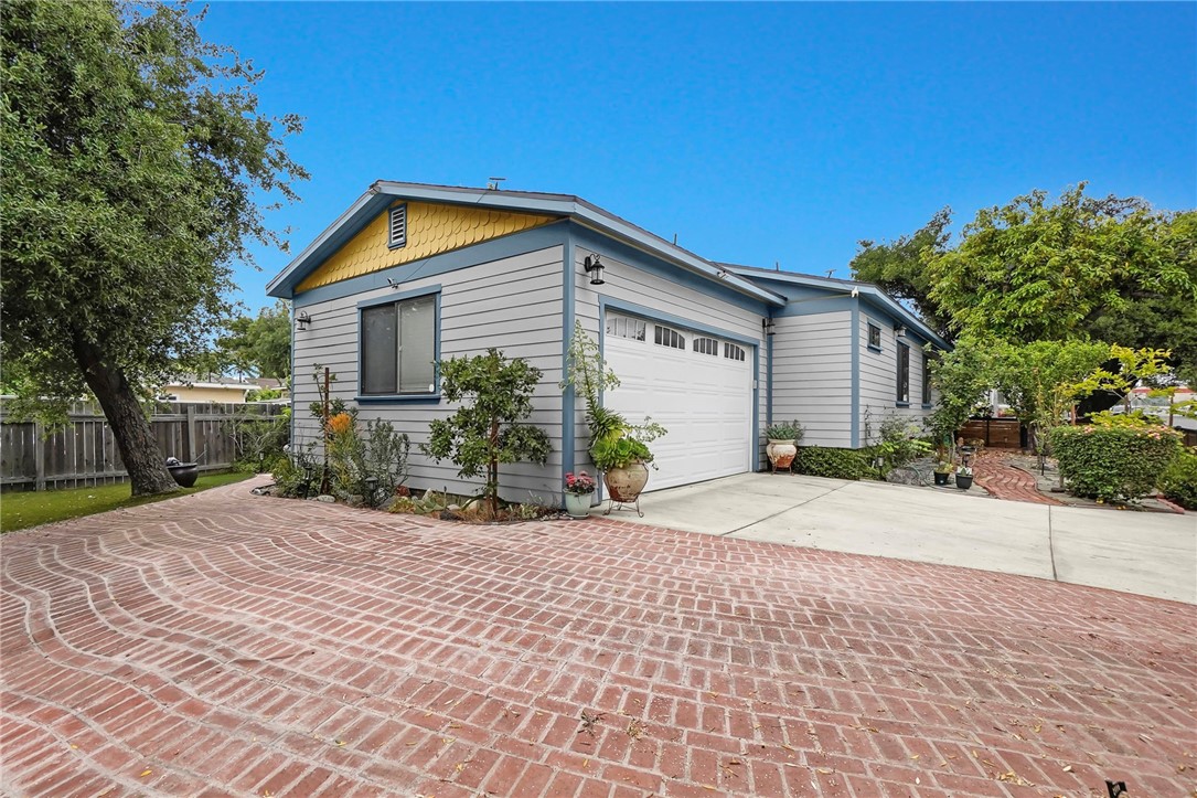424 E Angeleno Avenue