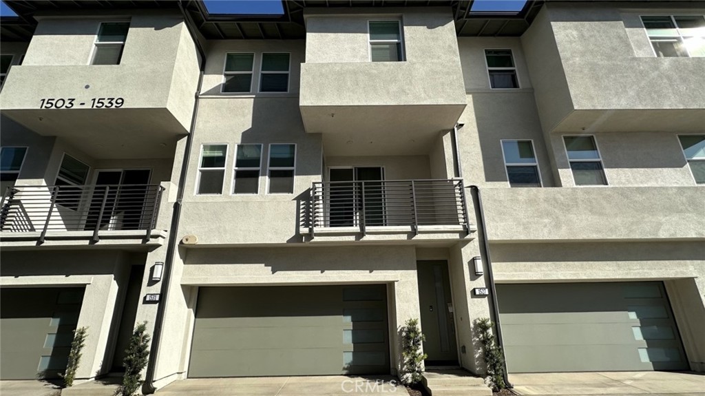 1527 W Cara Drive