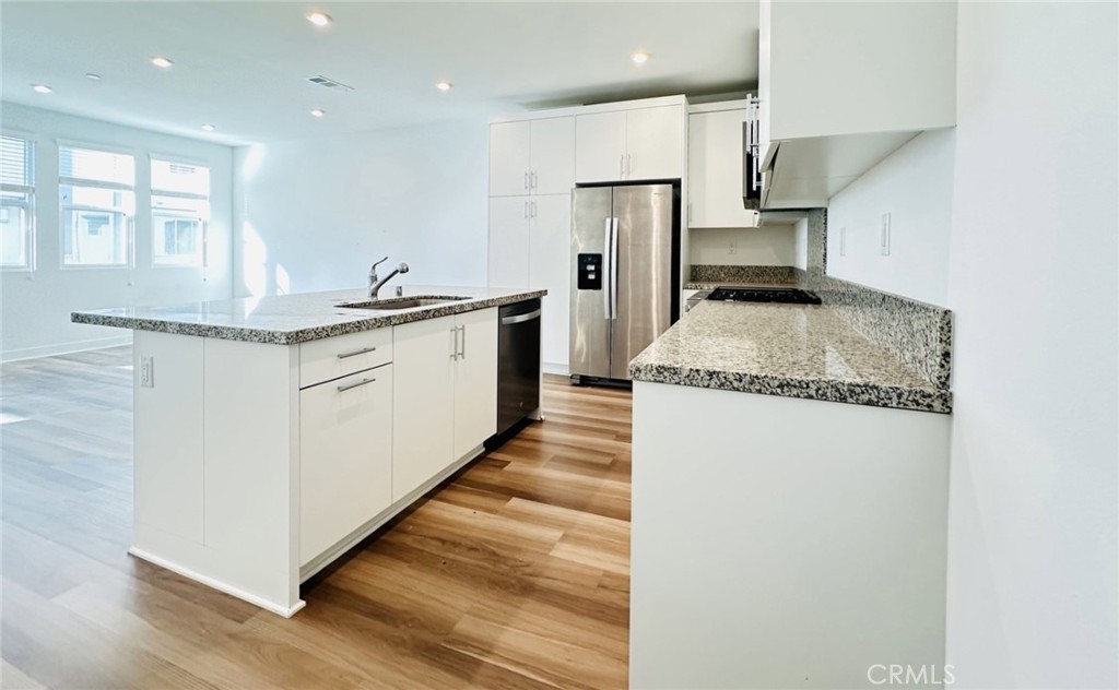1527 W Cara Drive