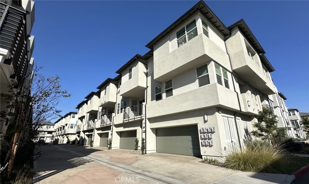 1527 W Cara Drive