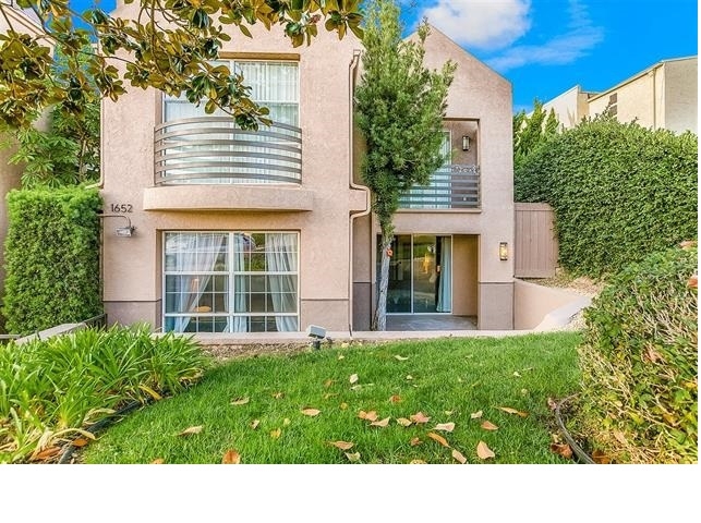 Single level light and bright first floor end unit in Pacific Beach. Enjoy the large stone tiled private patio with access from the master bedroom and living room. Condo features recessed lighting, granite countertops, marble fireplace, large master bedroom and interior laundry closet. Quiet small complex, close to the beach and Sail Bay. Walking distance to central PB shops and restaurants. 1 Car garage plus 1 spot Neighborhoods: Pacific Beach Sewer: Sewer Connected